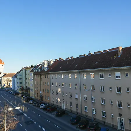 Spacious Apartments With View & Free Parking Wiener Neustadt Exterior photo