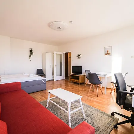 Spacious Apartments With View & Free Parking Wiener Neustadt Exterior photo