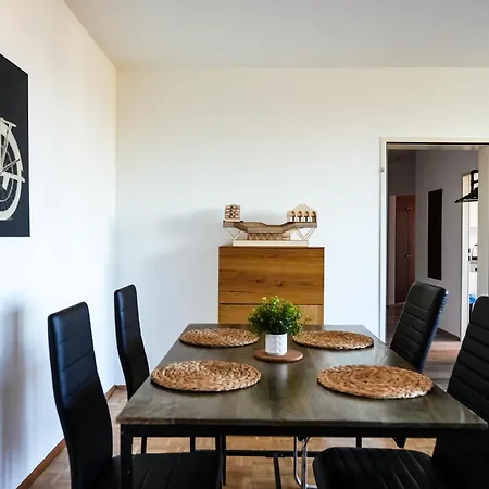 Spacious Apartments With View & Free Parking Wiener Neustadt Exterior photo