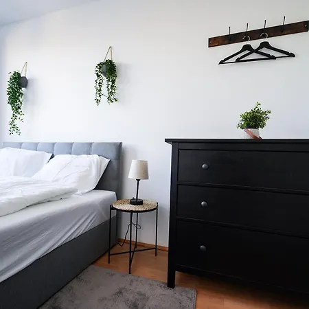 Spacious Apartments With View & Free Parking Wiener Neustadt Exterior photo
