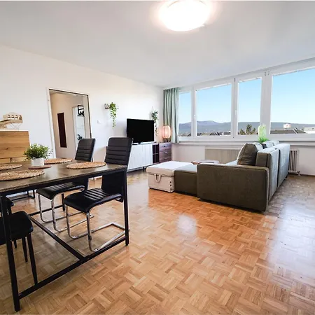 Spacious Apartments With View & Free Parking Wiener Neustadt Exterior photo