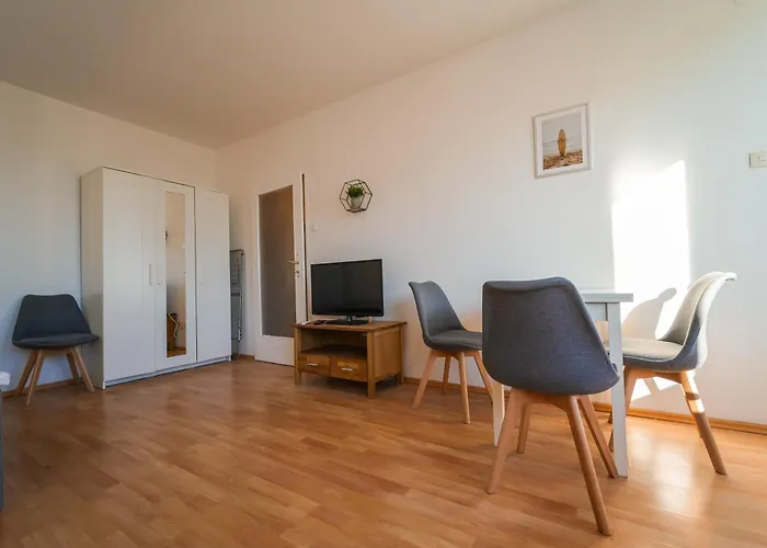 Spacious Apartments With View & Free Parking
