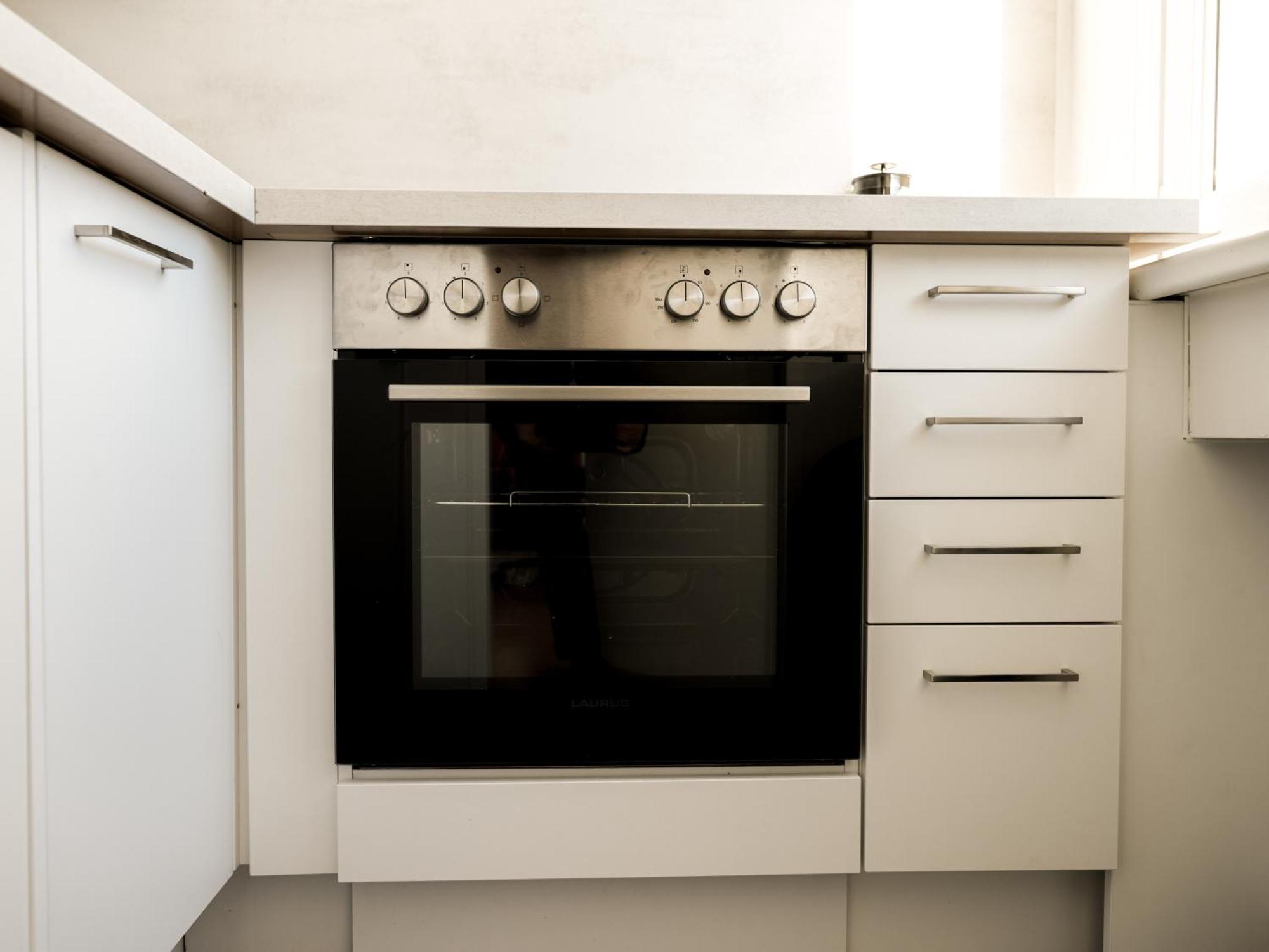 Spacious With View & Free Parking Apartment *
