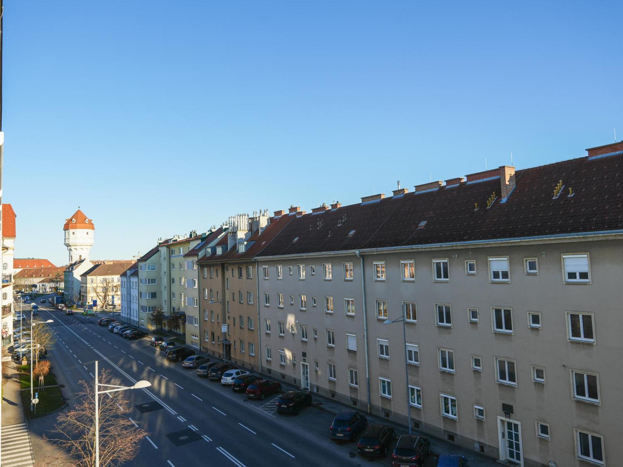 Apartment Spacious With View & Free Parking Wiener Neustadt