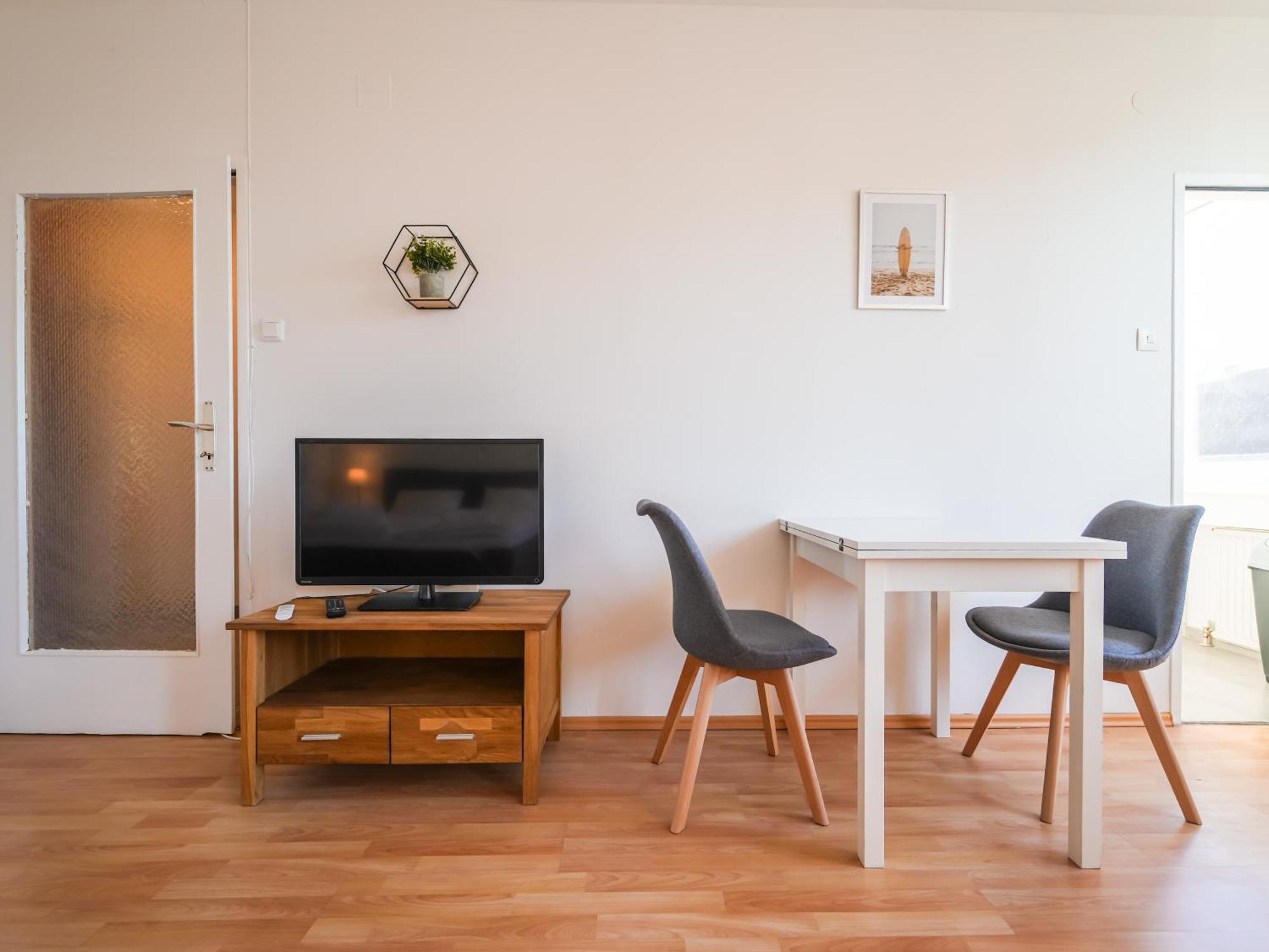 Spacious With View & Free Parking Apartment