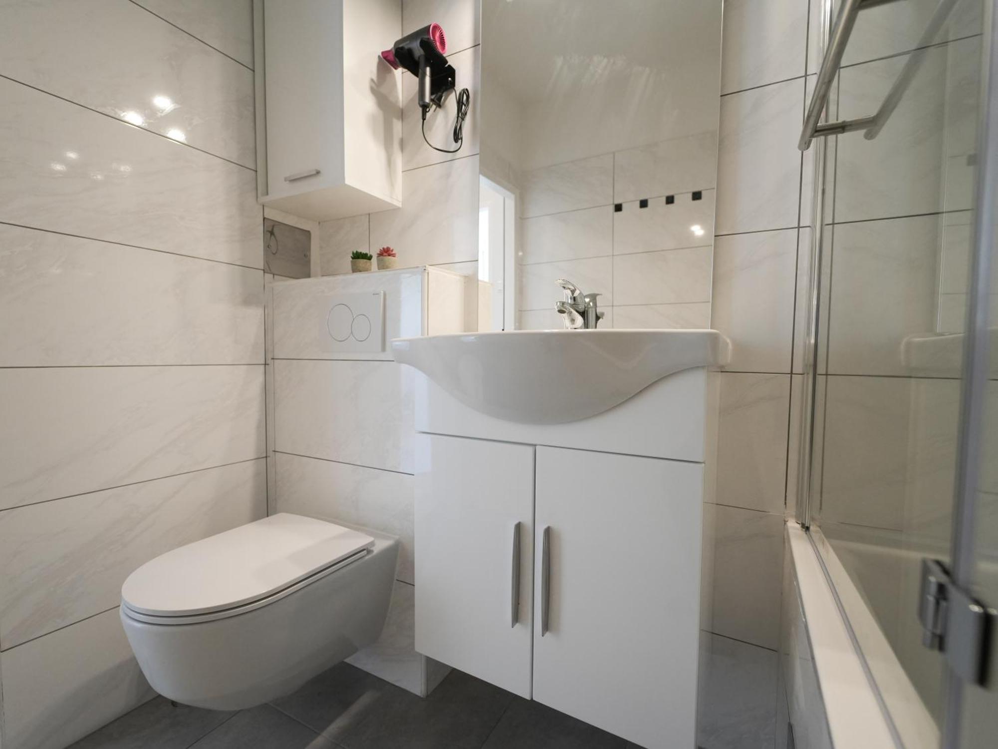 Spacious With View & Free Parking Apartment Wiener Neustadt