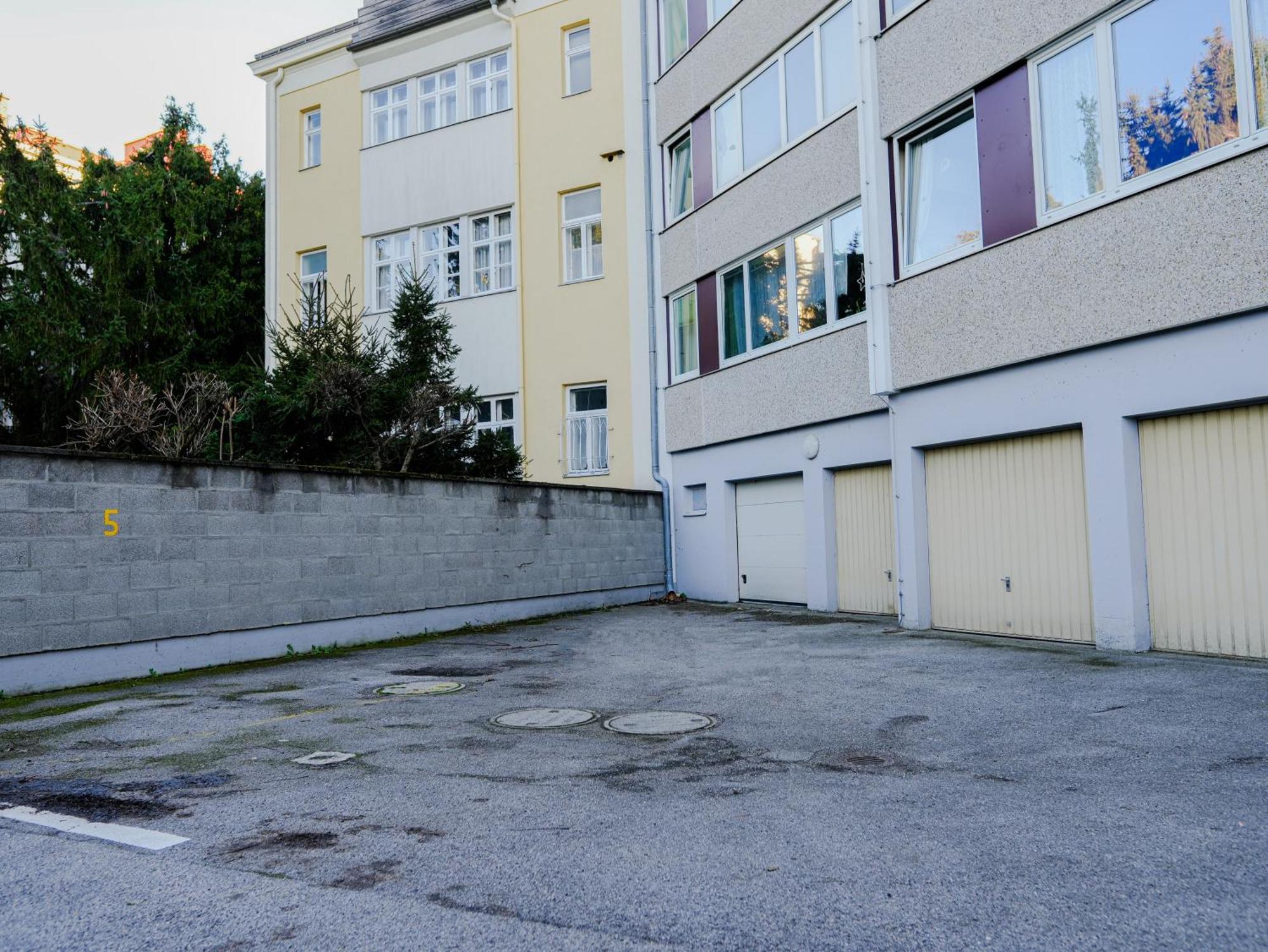 Apartment Spacious With View & Free Parking