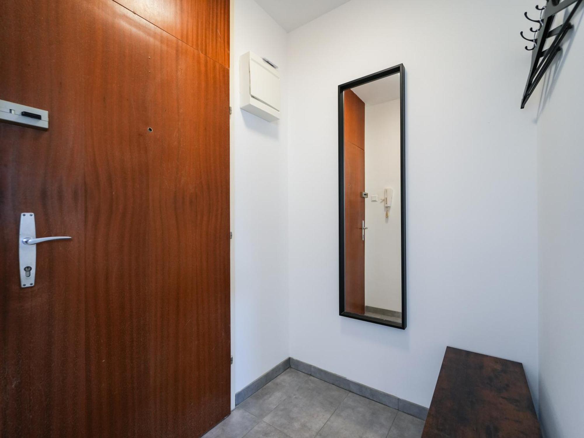 Spacious With View & Free Parking Apartment *