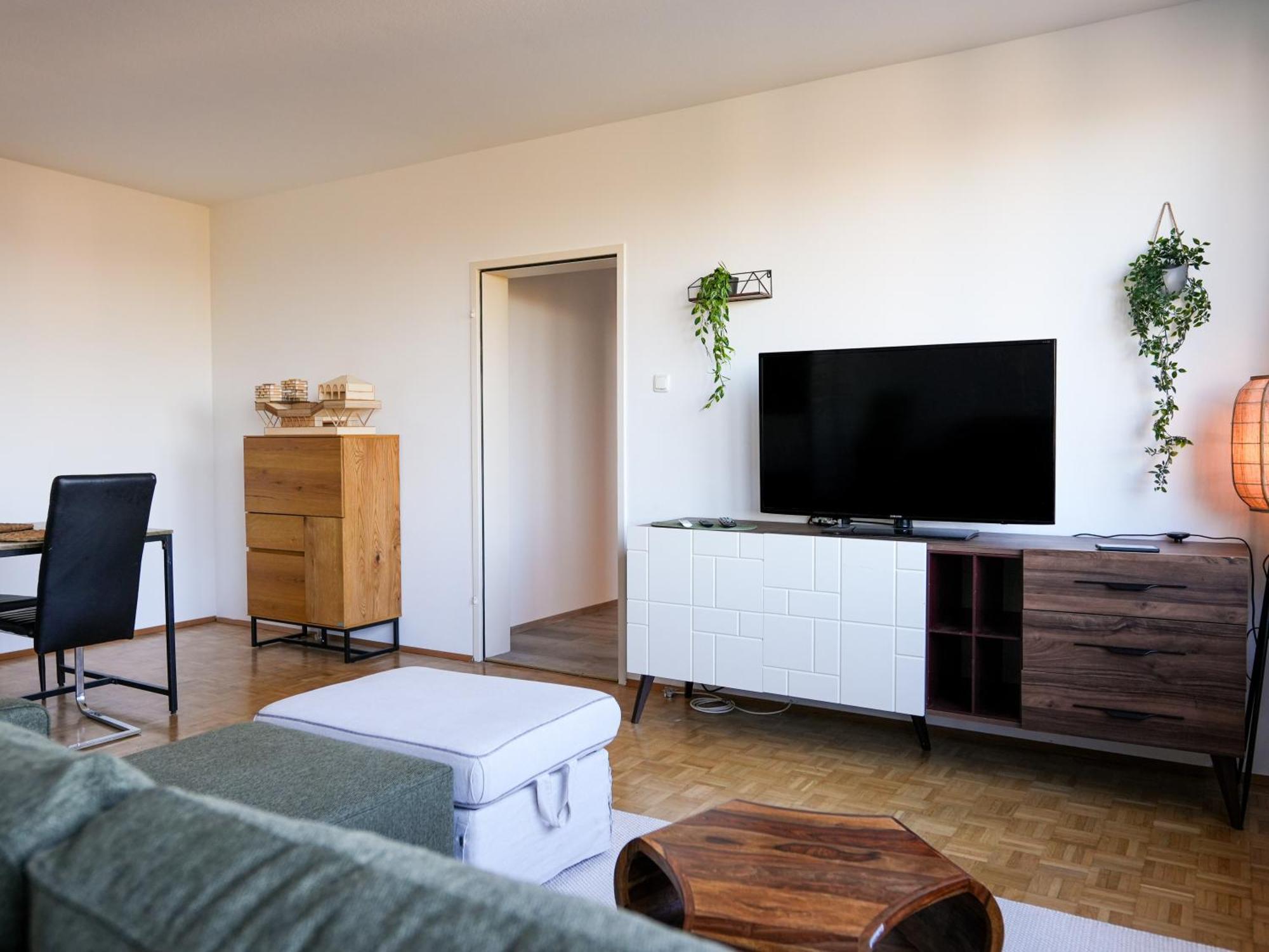 Spacious With View & Free Parking *