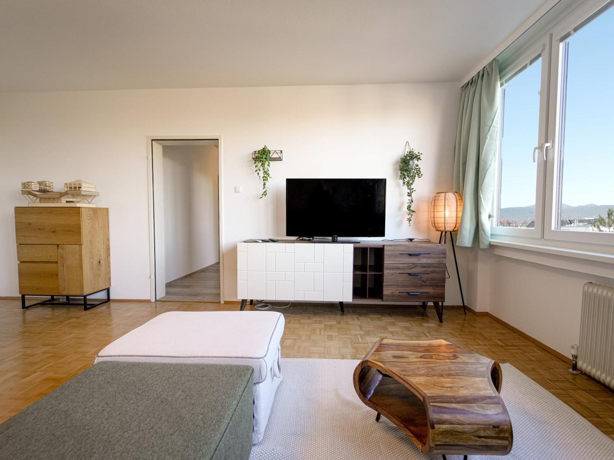 Spacious With View & Free Parking *