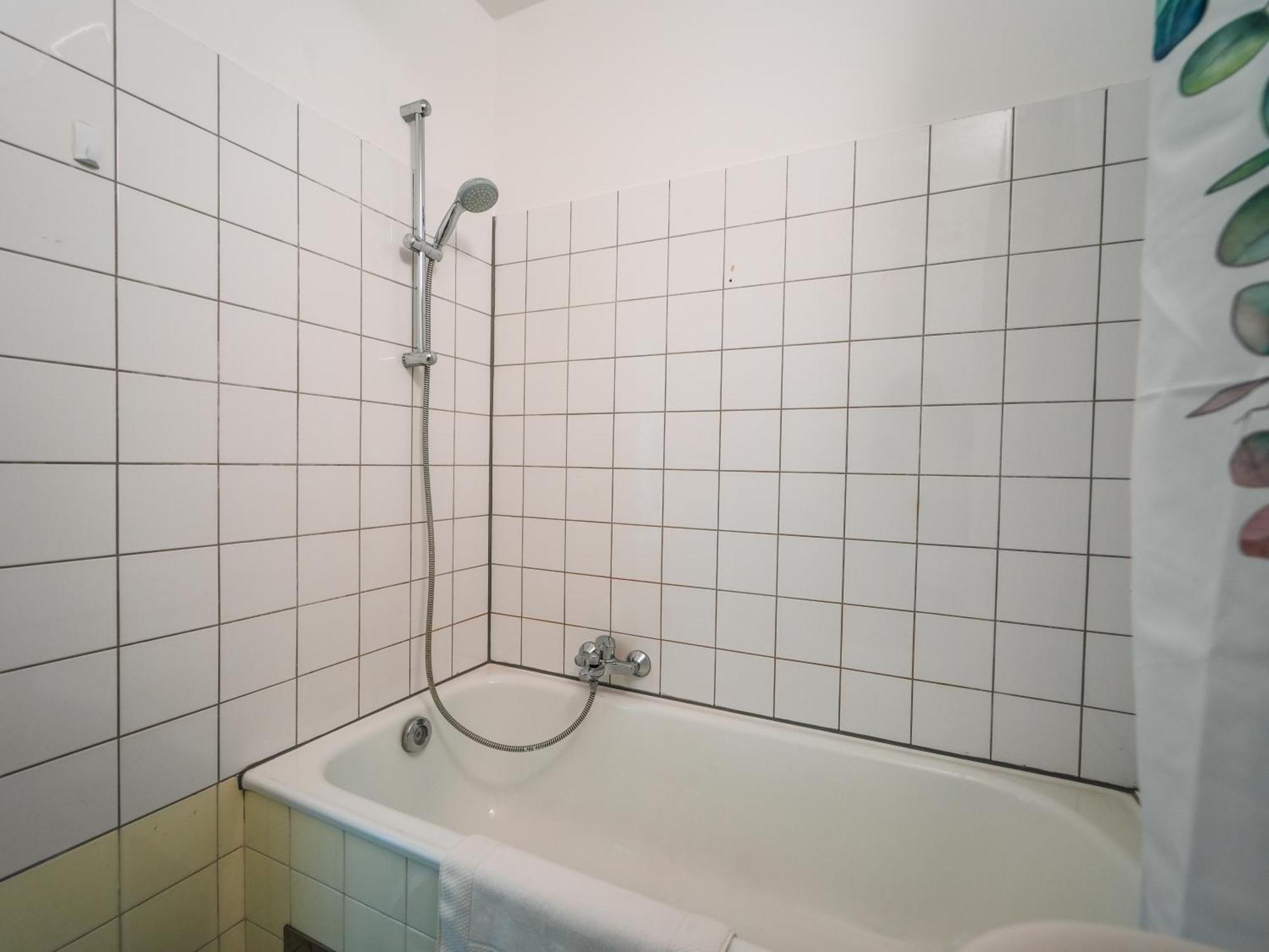 Spacious With View & Free Parking *