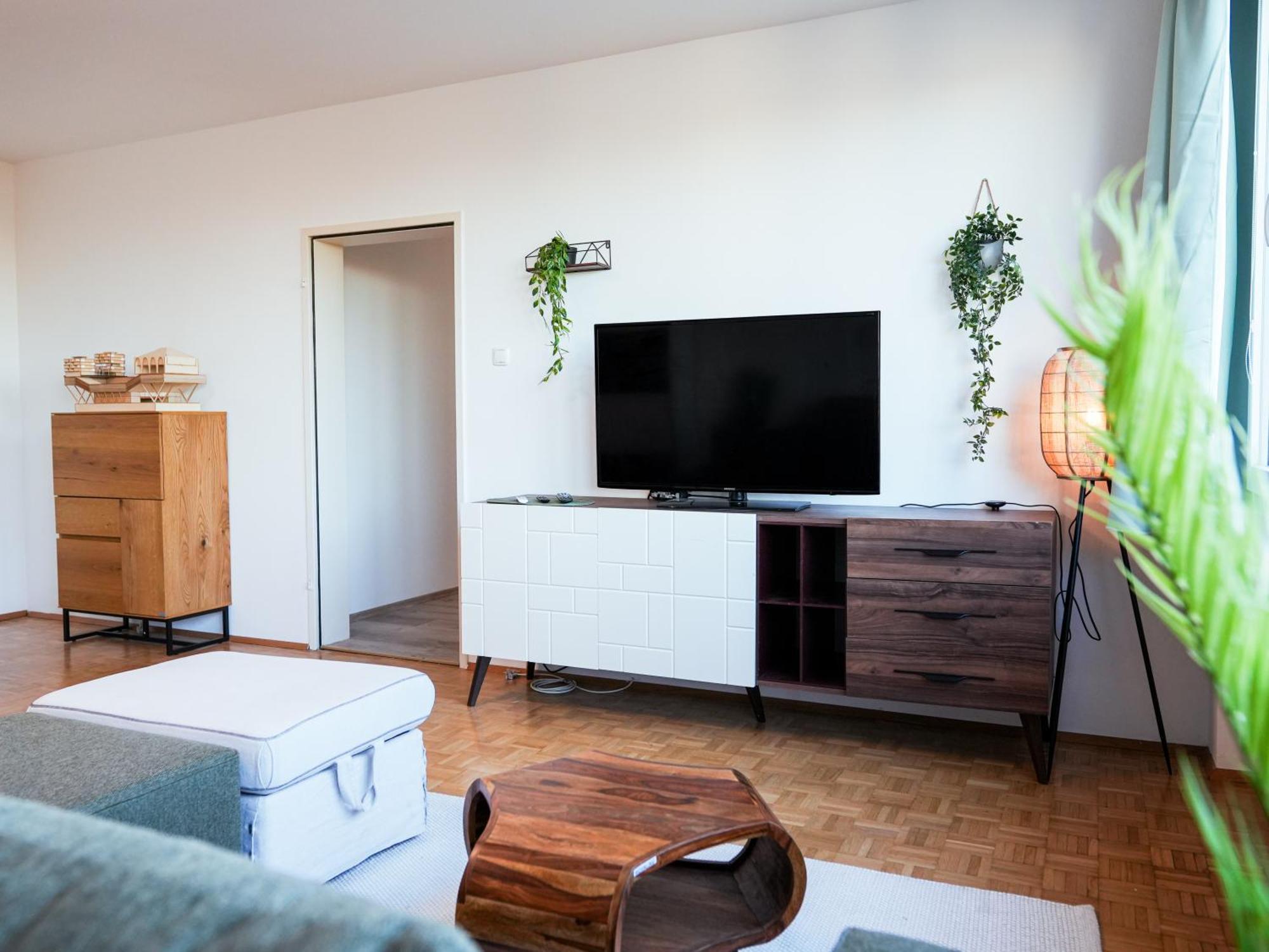 Spacious With View & Free Parking *