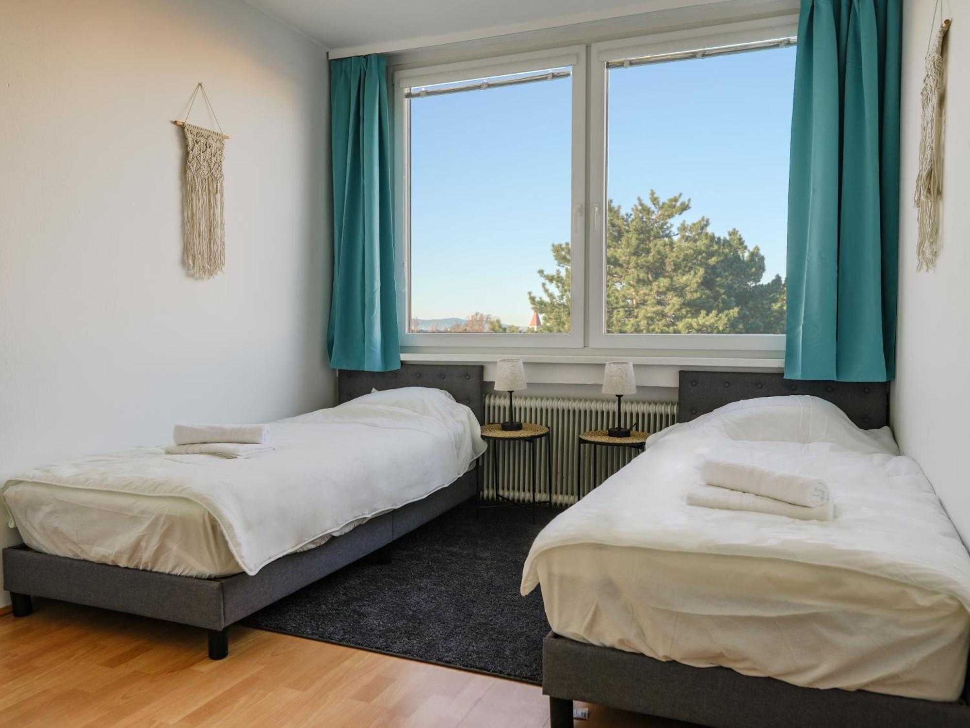 Spacious With View & Free Parking * Wiener Neustadt