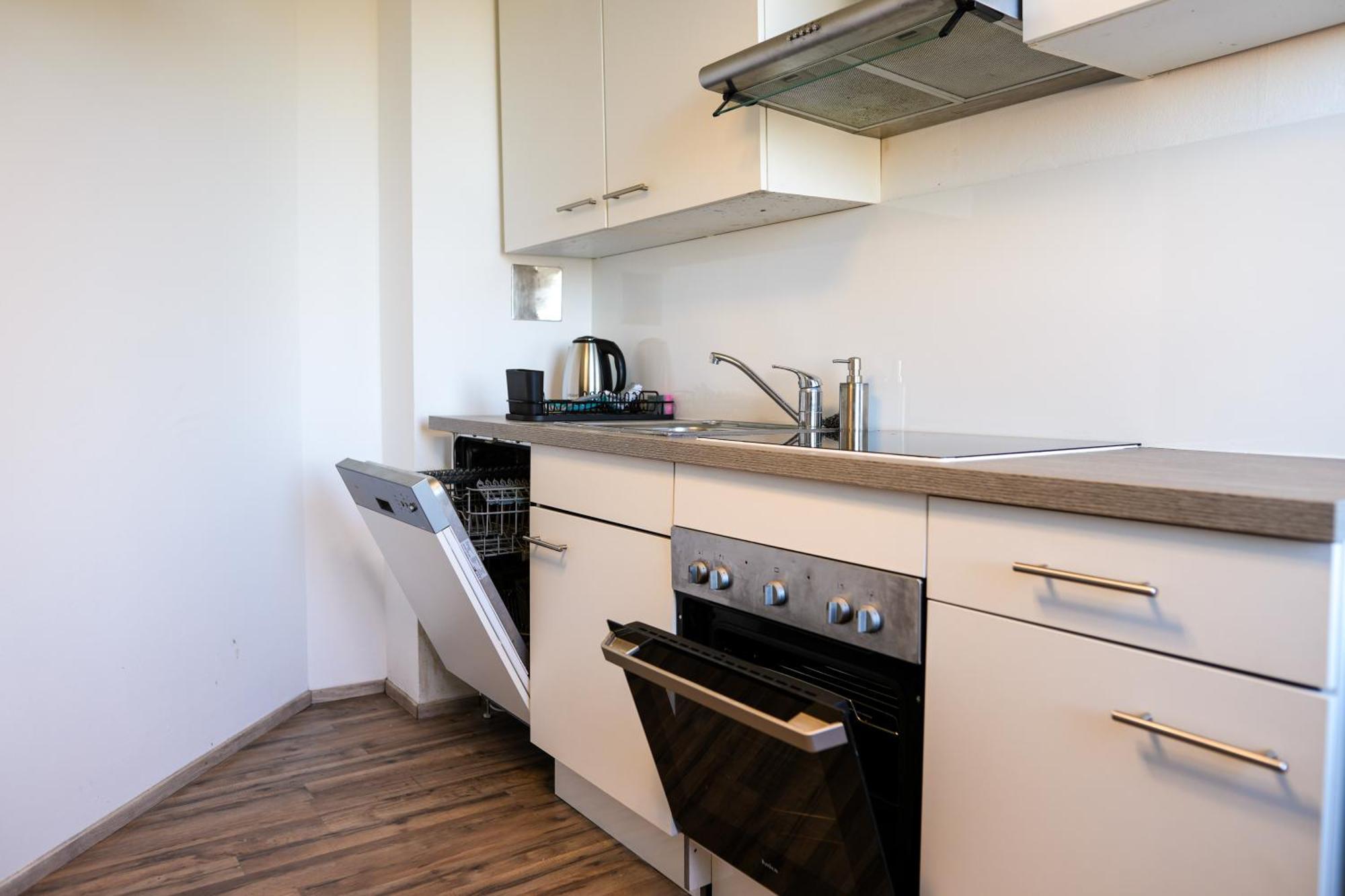 Spacious With View & Free Parking * Wiener Neustadt