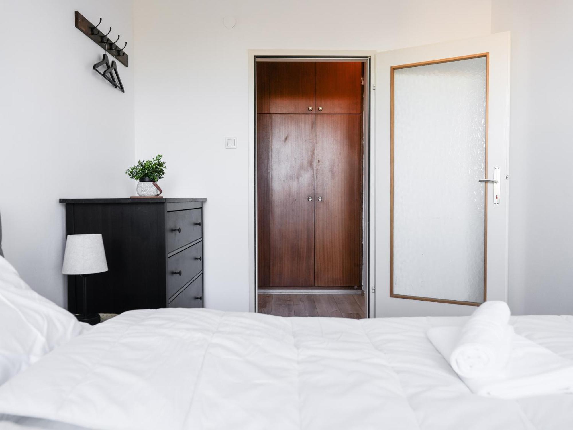 Spacious With View & Free Parking *