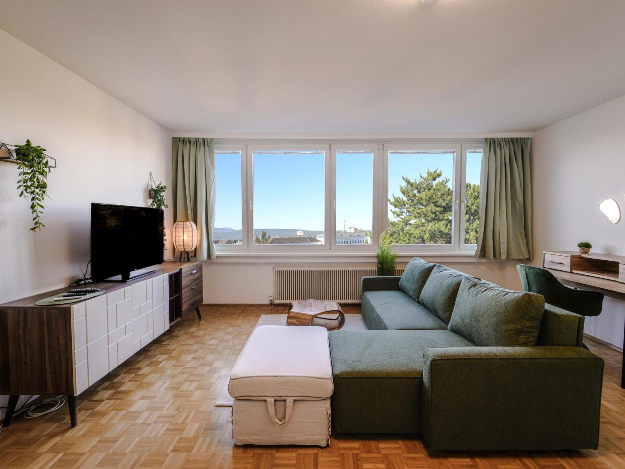 Apartment Spacious With View & Free Parking Wiener Neustadt