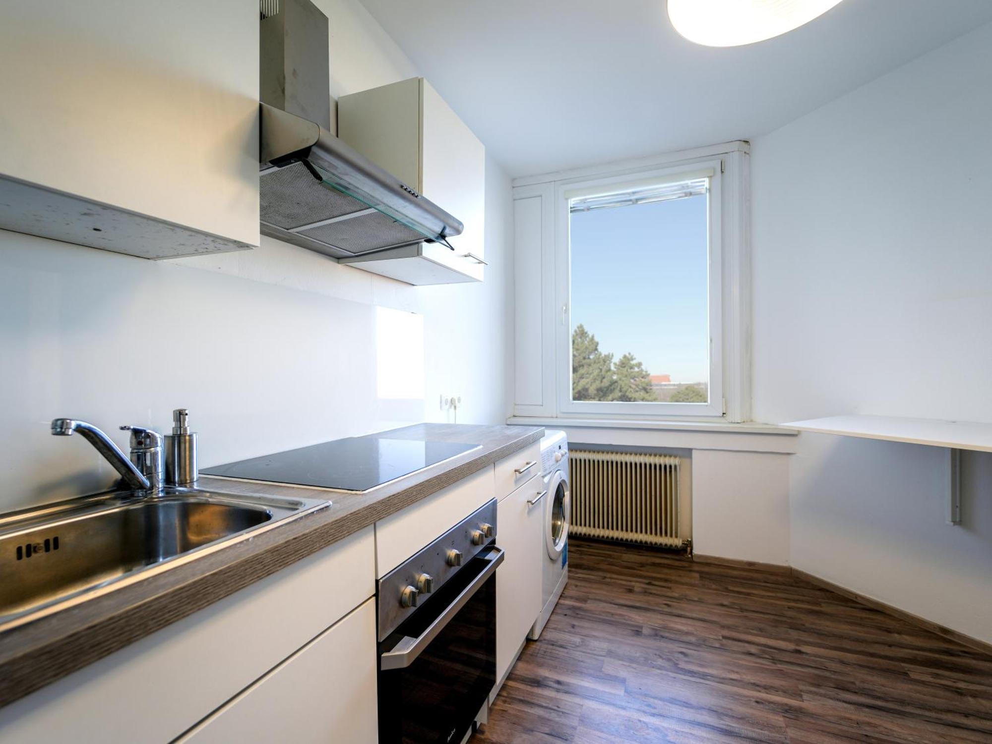Spacious With View & Free Parking *