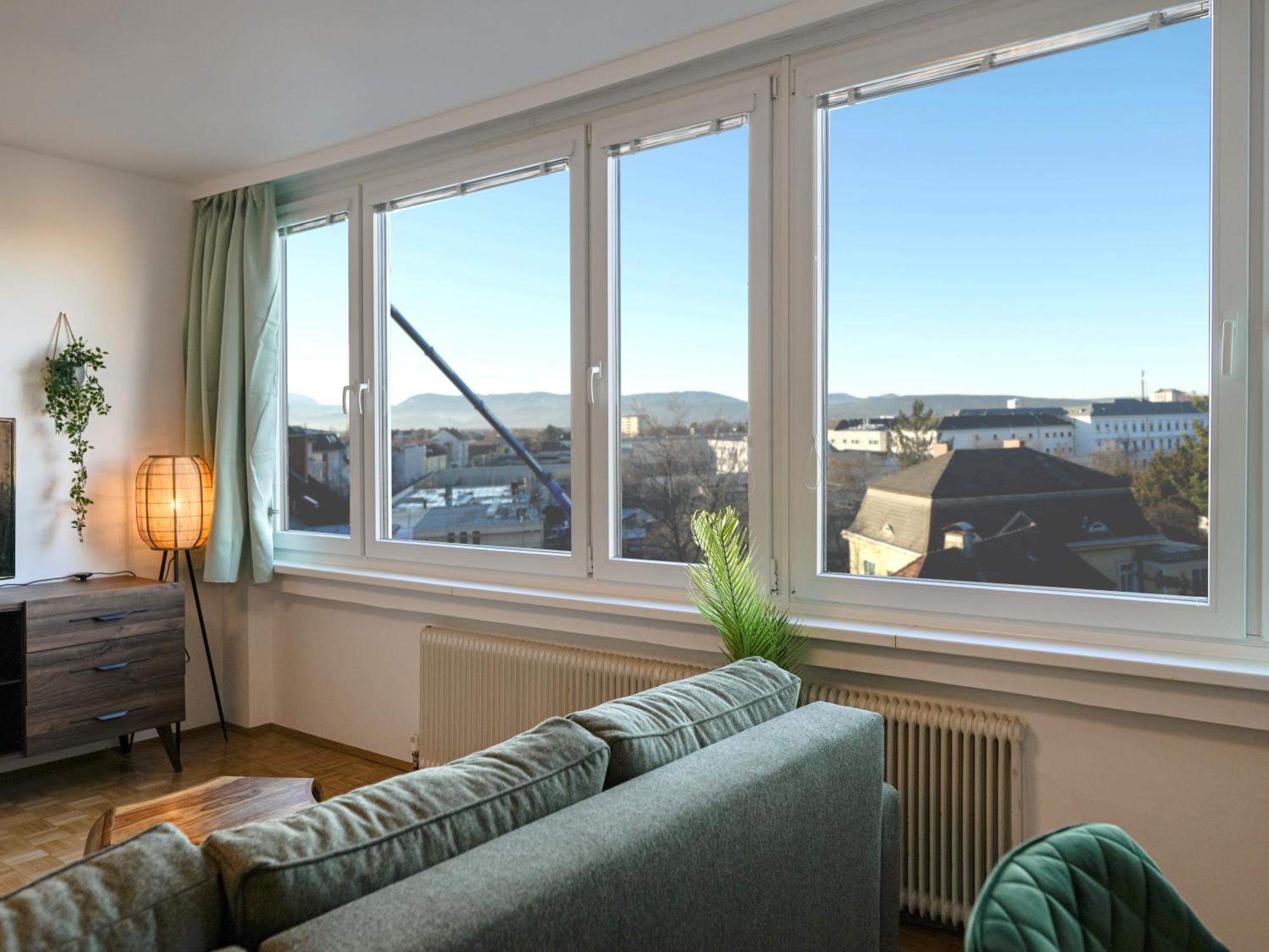 Spacious With View & Free Parking Apartment *