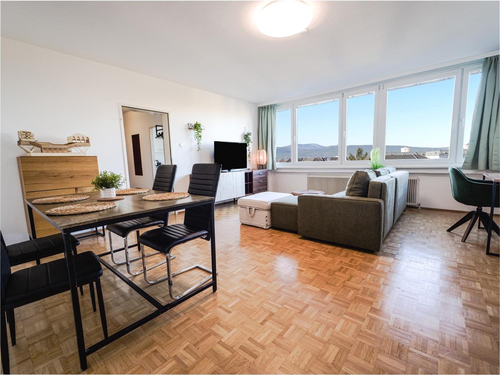 Spacious With View & Free Parking *